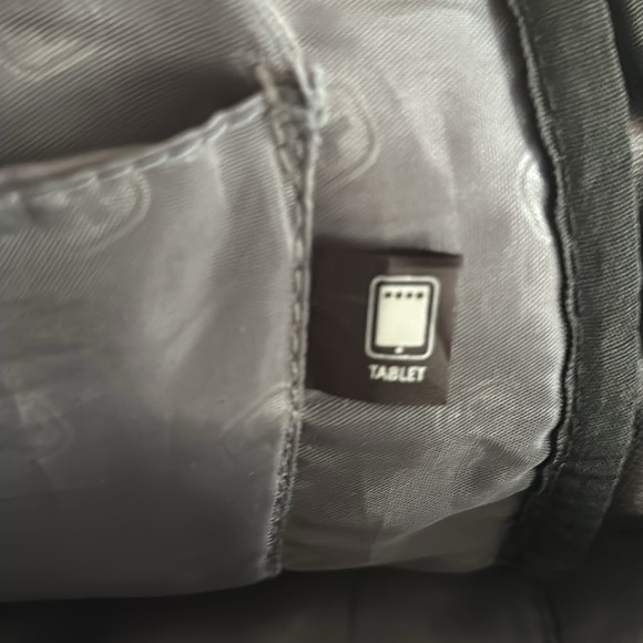 Swiss Gear Laptop backpack in black/ grey with laptop sleeve & tablet sleeve - Picture 11 of 16